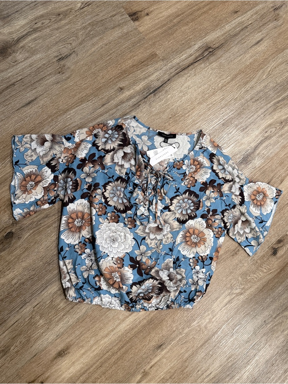 NWT Sanctuary Blue Floral Tie-Neck Ruffle Front Cropped Blouse